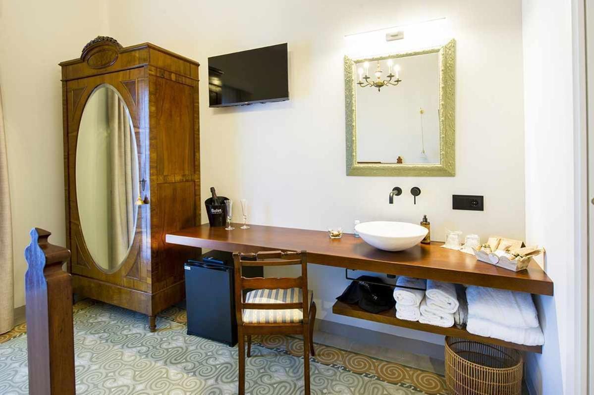 Bolet Casa Modernista Bed & Breakfast Castellvi de la Marca Room photo